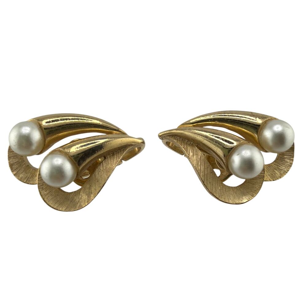 Vintage Trifari Gold Tone Florentine Leaf Faux Pearl Earrings